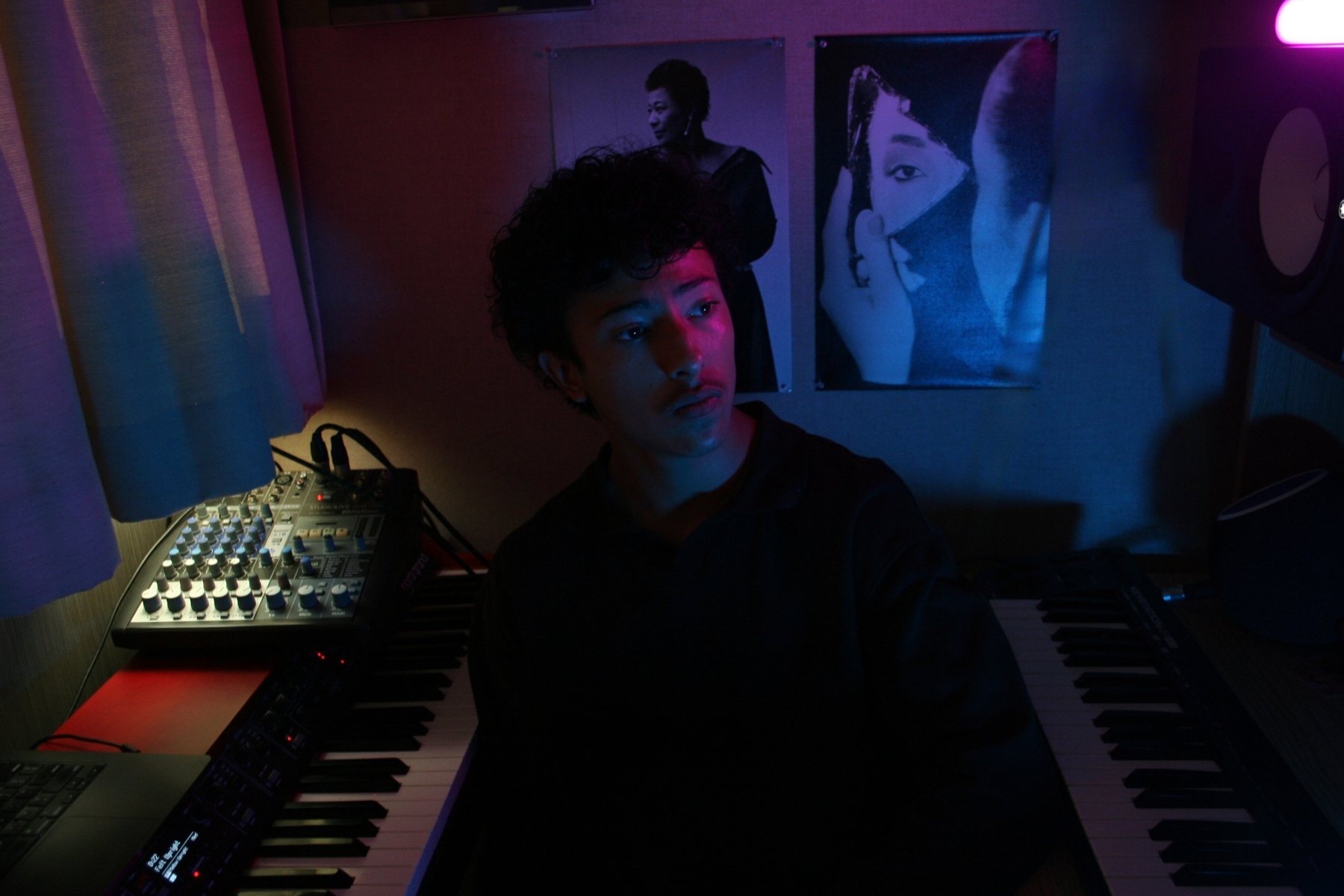 Nahoa Life at his keyboard setup